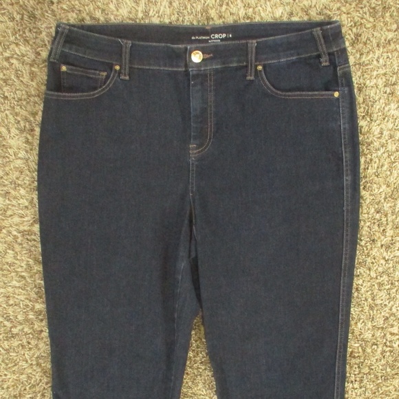 Chico's Jeans Woomen's 2 Dark Wash The Platinum Crop Stretch Denim - Picture 3 of 7